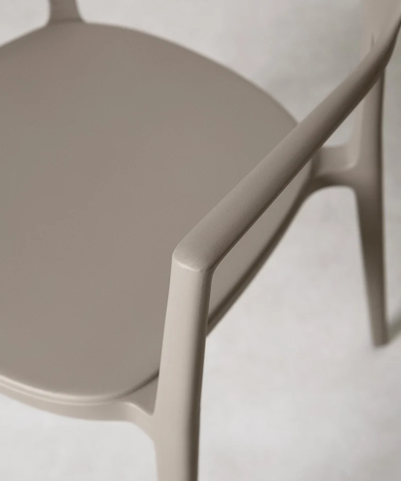 Silla de Polipropileno con Reposabrazos Naomi