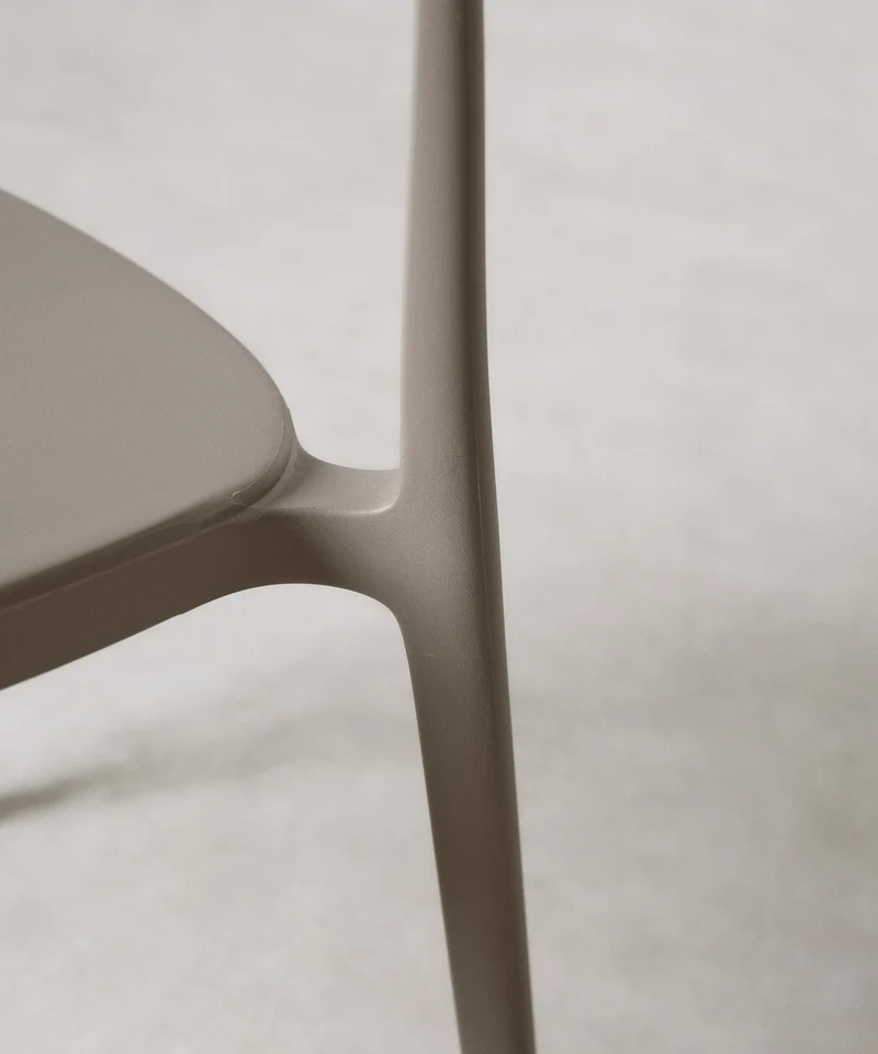Silla de Polipropileno con Reposabrazos Naomi