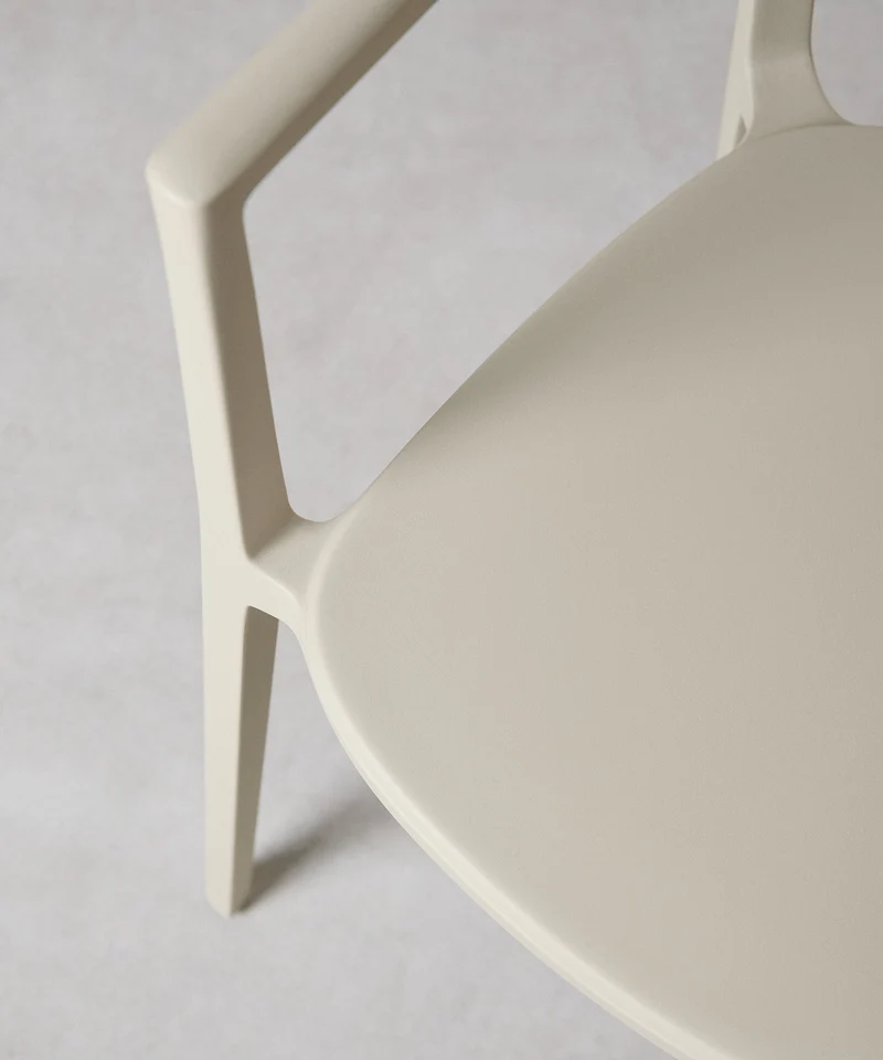 Silla de Polipropileno con Reposabrazos Naomi