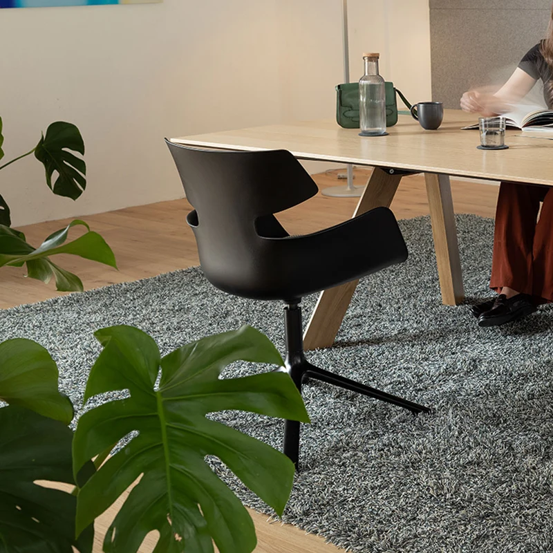 Wiesner Hager bloum | Farbe Schwarz | Besucherstuhl | Konferenzstuhl | Design Sessel