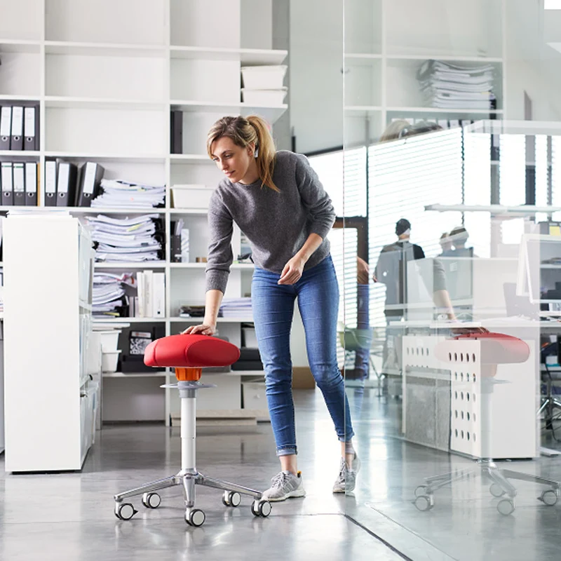 KÖHL ONGO Roll Triangel | Stoff | Schwarz Alu | ergonomischer Sitzhocker | Arbeitshocker