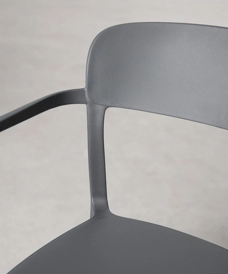 Silla de Polipropileno con Reposabrazos Saria