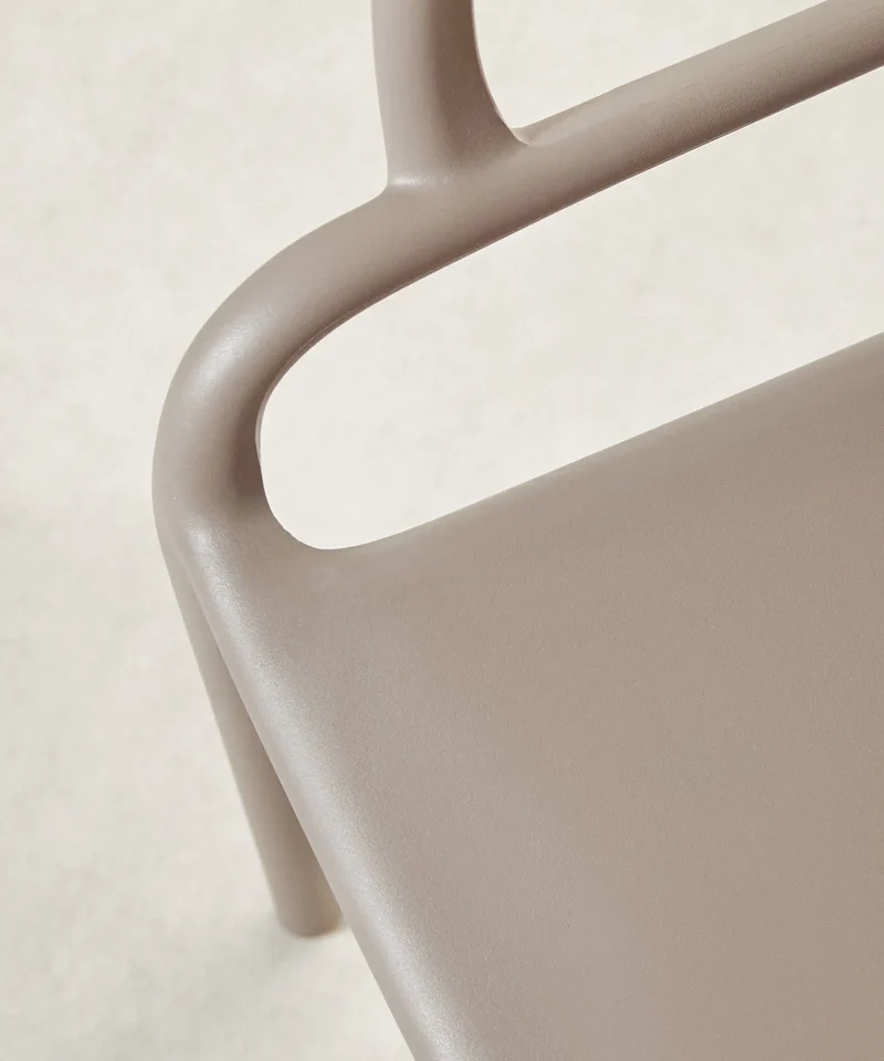 Silla de Polipropileno con Reposabrazos Mila