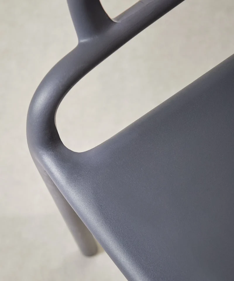 Silla de Polipropileno con Reposabrazos Mila