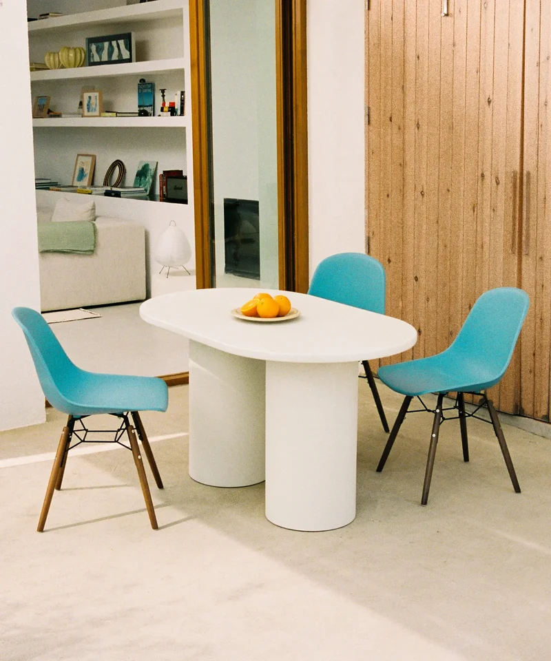 Mesa de Comedor Ovalada en Microcemento Juno