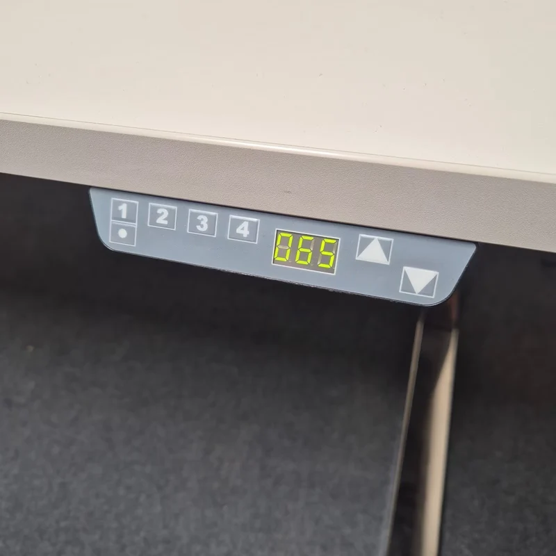 Elektrisch höhenverstellbarer Schreibtisch - Dobergo