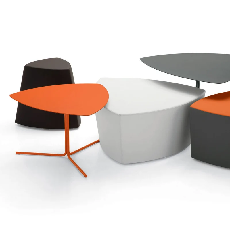 Kensho Stool von Kastel – Design-Polsterhocker & Pouf mobil für moderne Kommunikationszonen