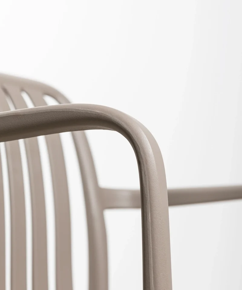 Silla de Polipropileno con Reposabrazos Kora Arms