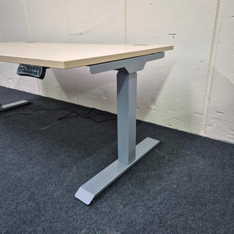 Elektrisch höhenverstellbarer Schreibtisch NEU