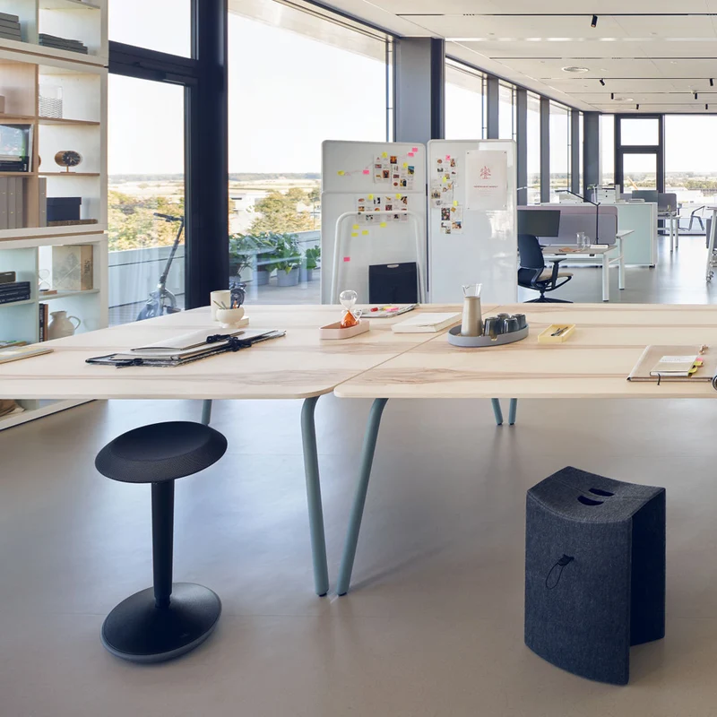 sedus se:fit Stehhocker | Hocker | Steh-Sitzhocker | Schwarz - Rot |