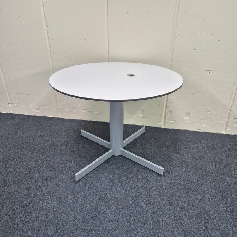 Besprechungstisch / VS Büromöbel / weiß / 100 cm Durchmesser