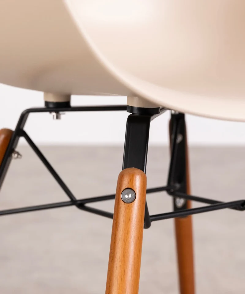 Silla de Polipropileno y Madera con Reposabrazos Elon Arms