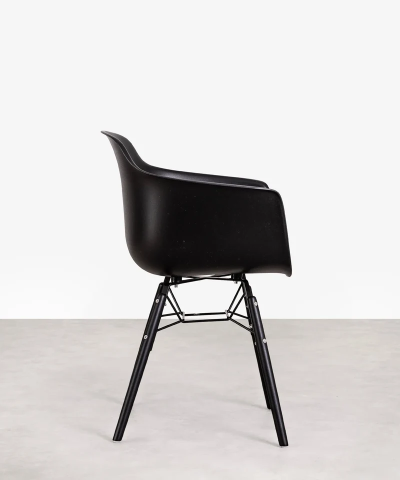 Silla de Polipropileno y Madera con Reposabrazos Elon Arms