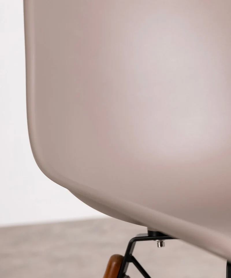 Silla de Polipropileno y Madera Elon