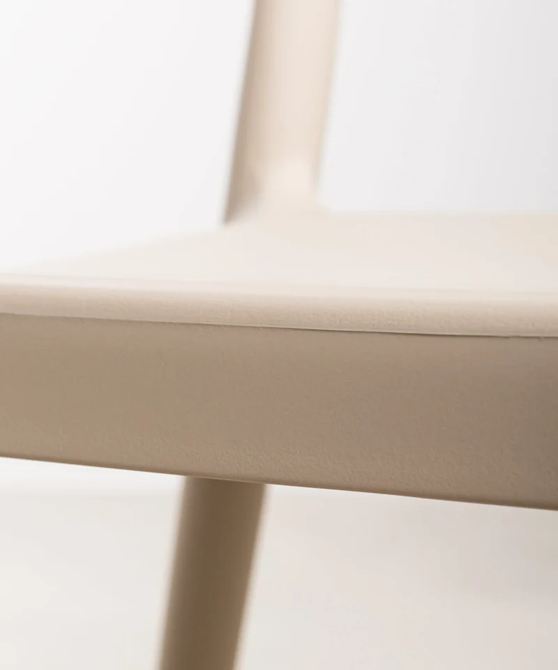 Silla de Polipropileno con Reposabrazos Nil