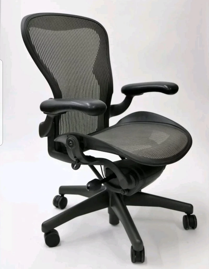 Herman Miller Aeron Chair - Basic (Renewed) - Size B