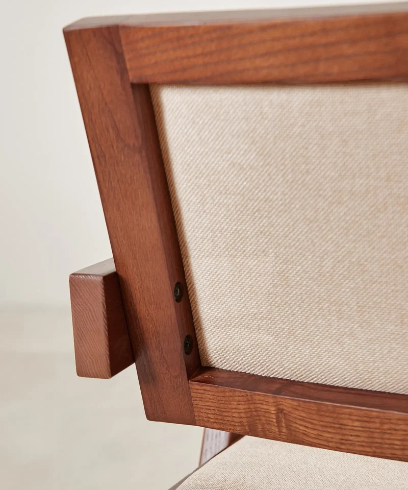 Silla de Comedor en Madera y Tapizada con Reposabrazos Matilde