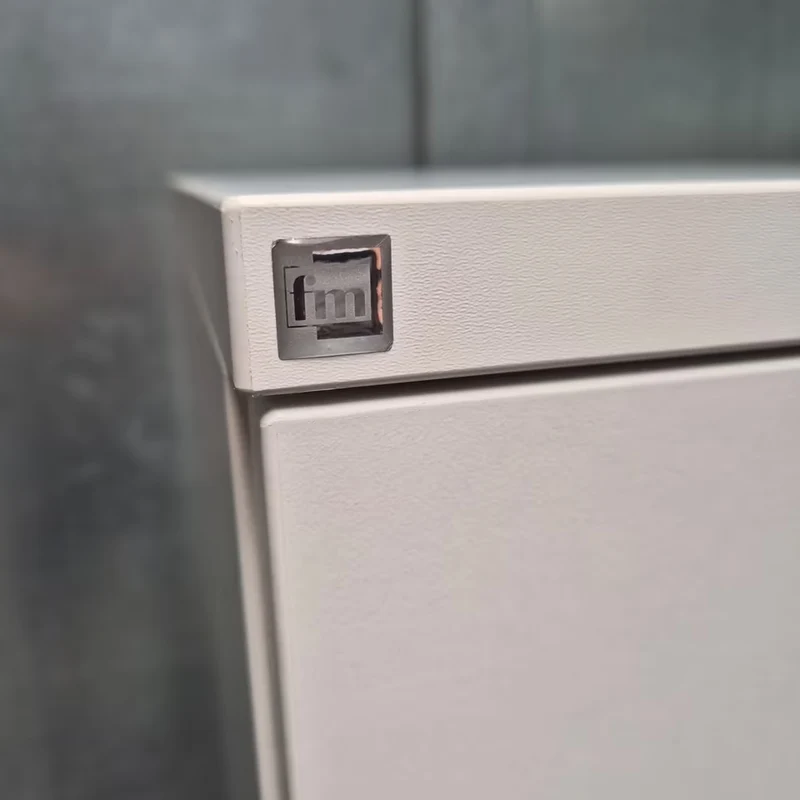 Lockerschrank / Fächerschrank