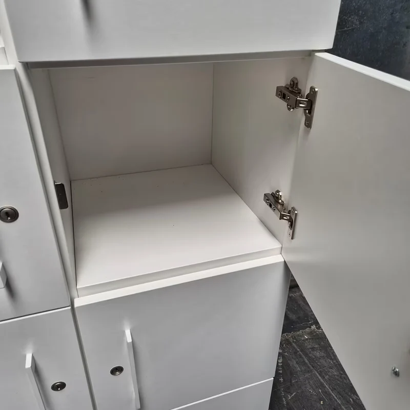 Lockerschrank / Fächerschrank