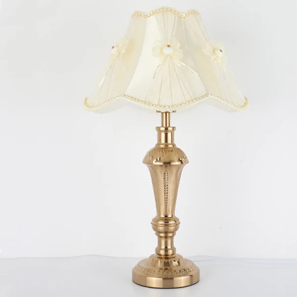 Contemporary Scandinavian Flower Iron Fabric 1-Light Table Lamp For Bedroom