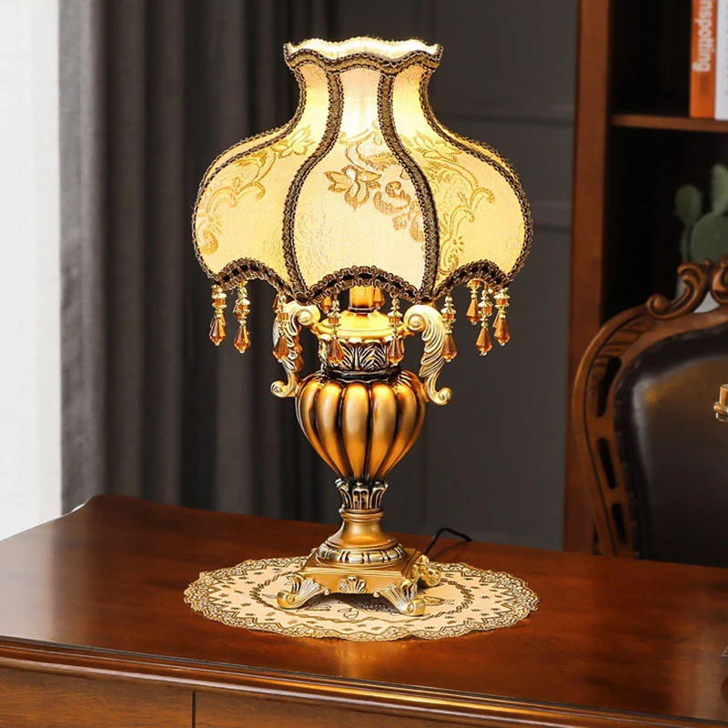 Traditional Luxury Flower-Shaped Cylindrical Metal Resin Fabric 1-Light Table Lamp For Bedroom