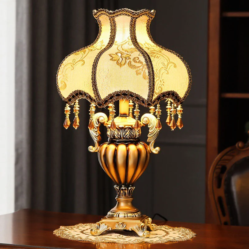Traditional Luxury Flower-Shaped Cylindrical Metal Resin Fabric 1-Light Table Lamp For Bedroom