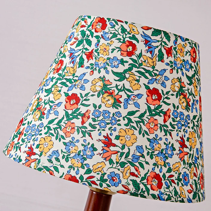 Traditional Vintage Round Table Solid Wood Fabric 1-Light Table Lamp For Bedroom