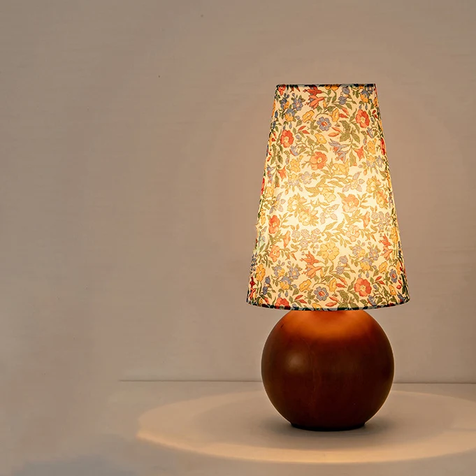 Traditional Vintage Round Table Solid Wood Fabric 1-Light Table Lamp For Bedroom