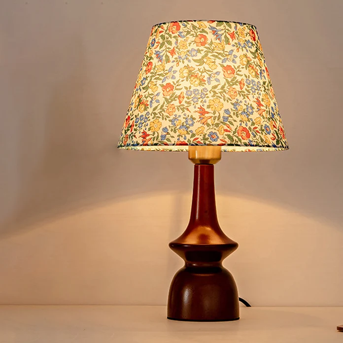 Traditional Vintage Round Table Solid Wood Fabric 1-Light Table Lamp For Bedroom
