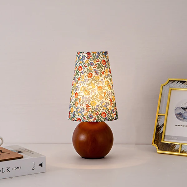 Traditional Vintage Round Table Solid Wood Fabric 1-Light Table Lamp For Bedroom