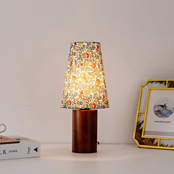 Traditional Vintage Round Table Solid Wood Fabric 1-Light Table Lamp For Bedroom
