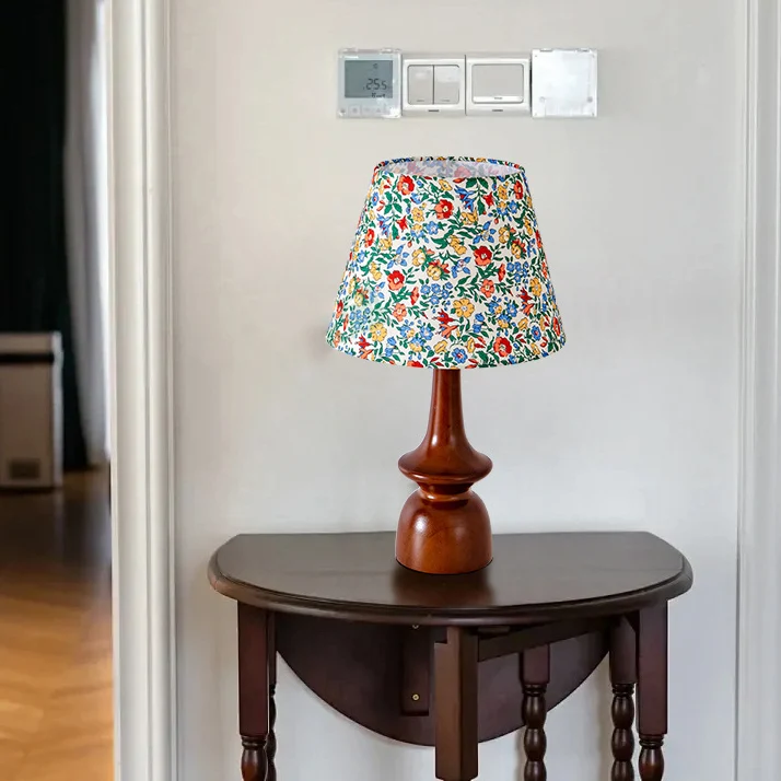 Traditional Vintage Round Table Solid Wood Fabric 1-Light Table Lamp For Bedroom