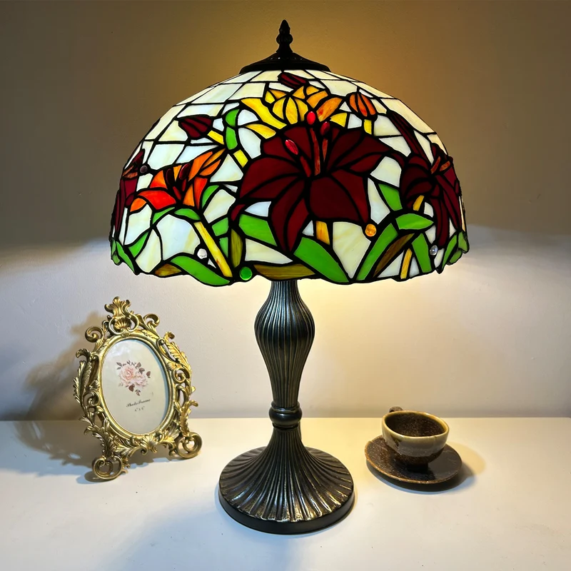 Traditional Tiffany Lines Flower Pattern Resin Glass 2-Light Table Lamp For Bedroom