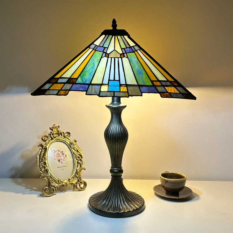 Traditional Tiffany Lines Flower Pattern Resin Glass 2-Light Table Lamp For Bedroom