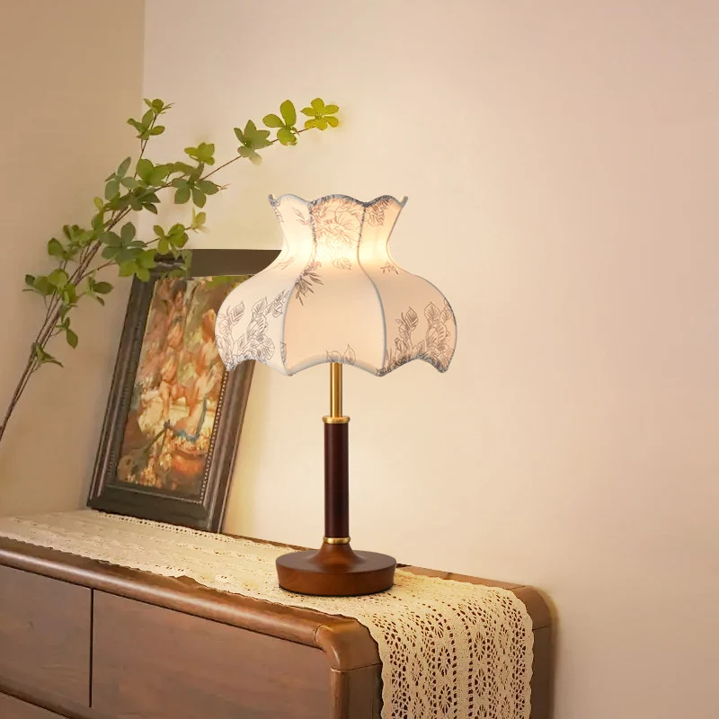 Traditional Vintage Flower-shaped Metal Wood Fabric 1-Light Table Lamp For Bedroom