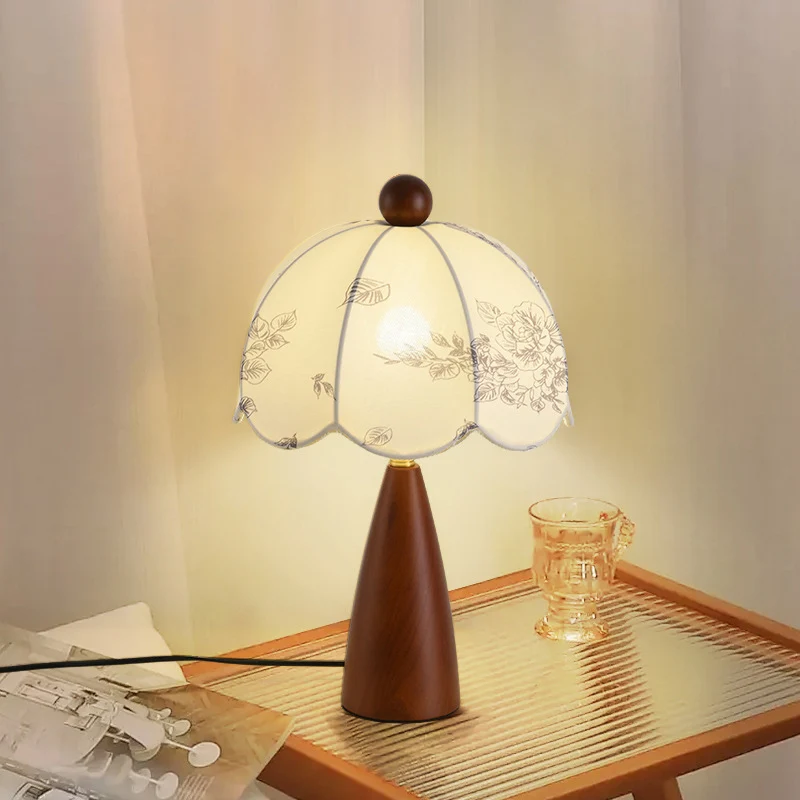 Traditional Vintage Flower-shaped Metal Wood Fabric 1-Light Table Lamp For Bedroom