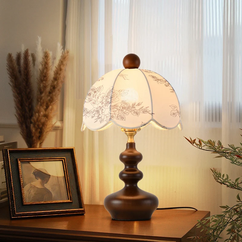 Traditional Vintage Flower-shaped Metal Wood Fabric 1-Light Table Lamp For Bedroom
