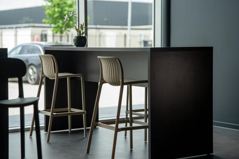 Yellow Dot · Stripe – Kantinenstuhl und Barhocker