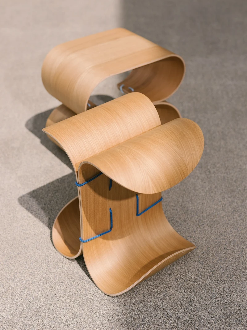 MOWO Ergonomischer EINSER Sitzhocker Eiche