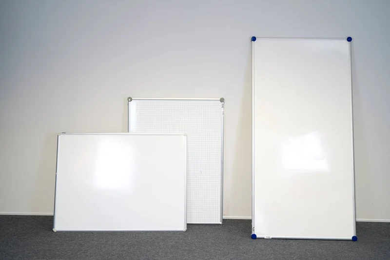 Whiteboard in verschiedenen Größen gebraucht