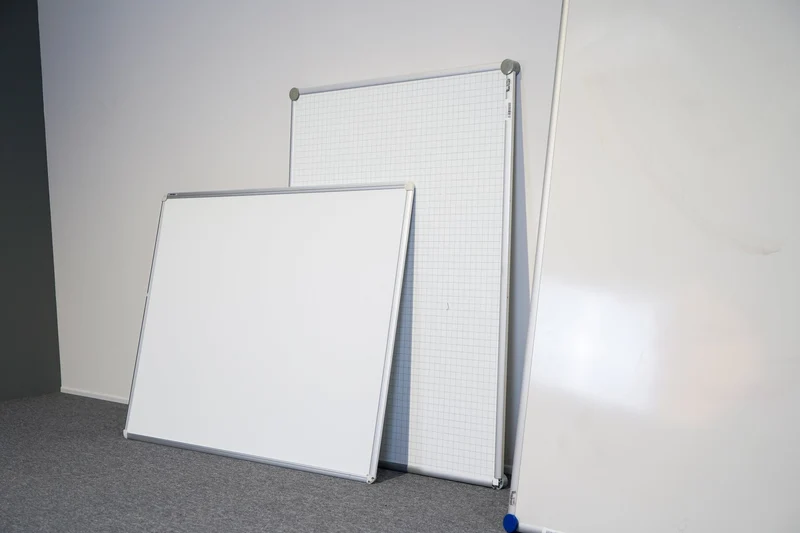 Whiteboard in verschiedenen Größen gebraucht