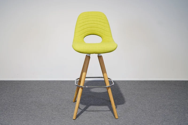 Barhocker aus Holz in Grün Nowy Styl gebraucht