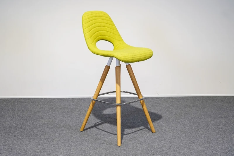 Barhocker aus Holz in Grün Nowy Styl gebraucht
