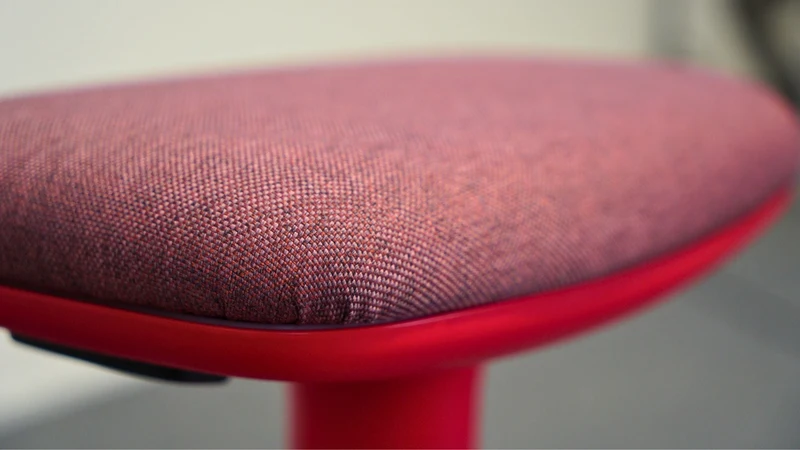 Steh-Sitz Hocker Timmi Nowy Styl Ausstellungsstück