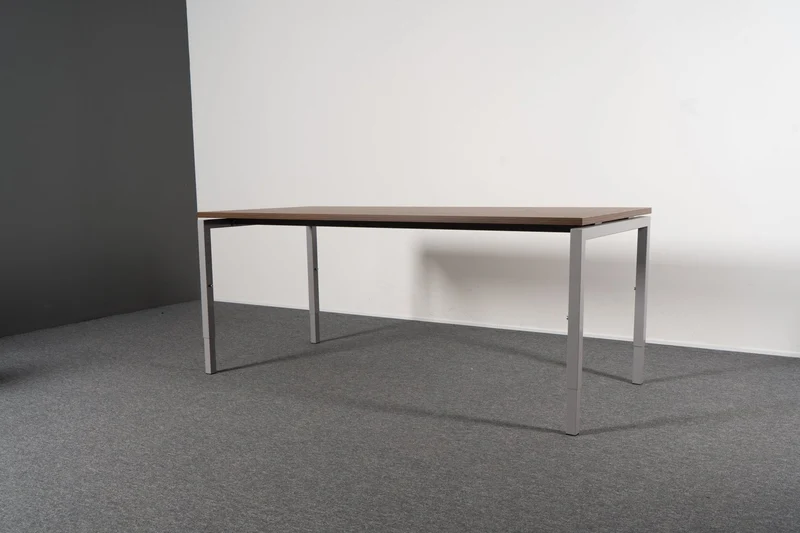 Schreibtisch Nuss 180x80 Narbutas Ausstellungsstück