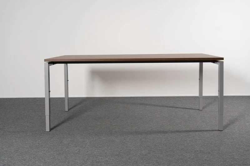 Schreibtisch Nuss 180x80 Narbutas Ausstellungsstück