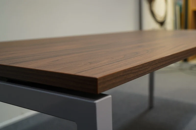 Schreibtisch Nuss 180x80 Narbutas Ausstellungsstück