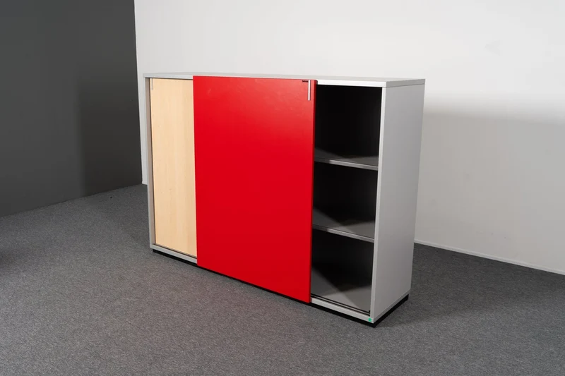 Schiebetürschrank Ahorn/Rot Svoboda gebraucht