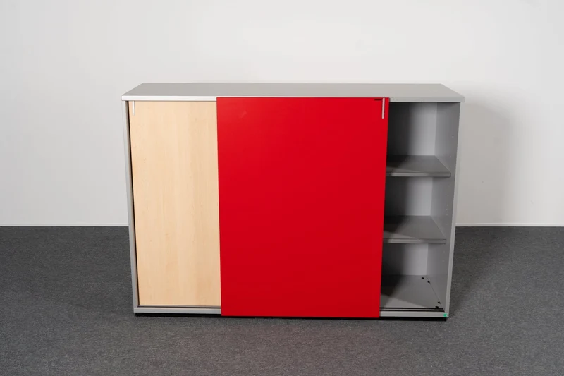 Schiebetürschrank Ahorn/Rot Svoboda gebraucht