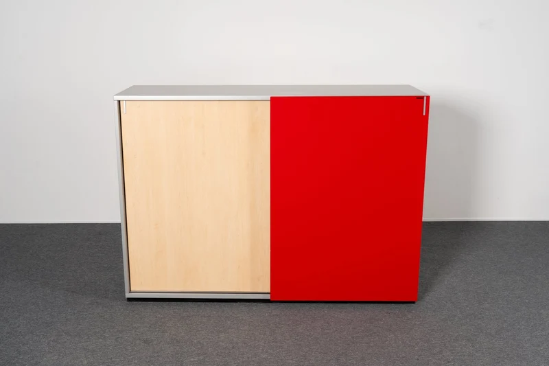 Schiebetürschrank Ahorn/Rot Svoboda gebraucht